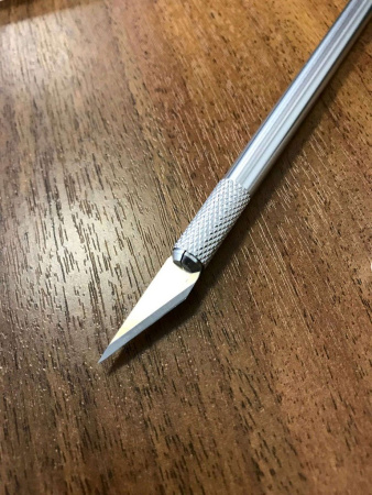 Нож канцеляр. скальпель  5 зап. лезвий, металлический Brauberg