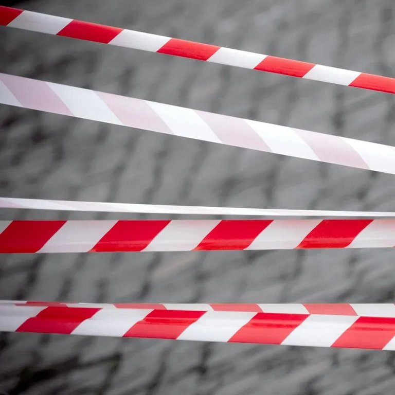 Лента сигнальная для ограждений красно-белая 75мм*100м, 30 мкм