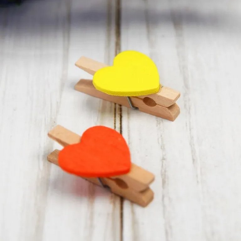 Прищепка деревянная с декором "Сердечки" 30мм (ассорти)