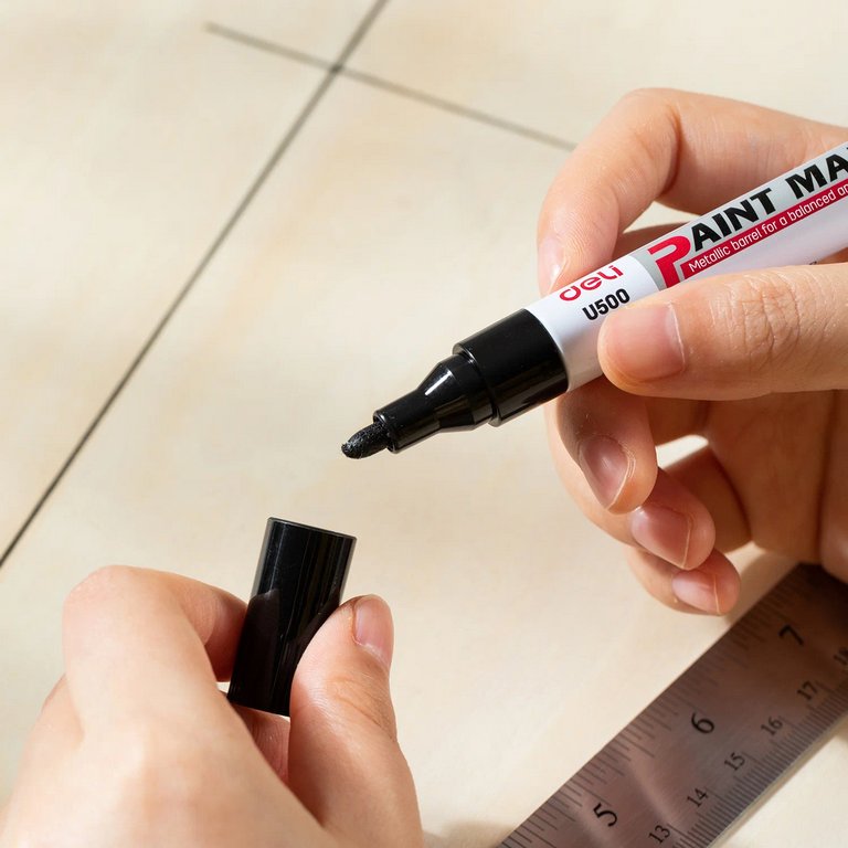 Маркер-краска лаковый  2мм Deli черный