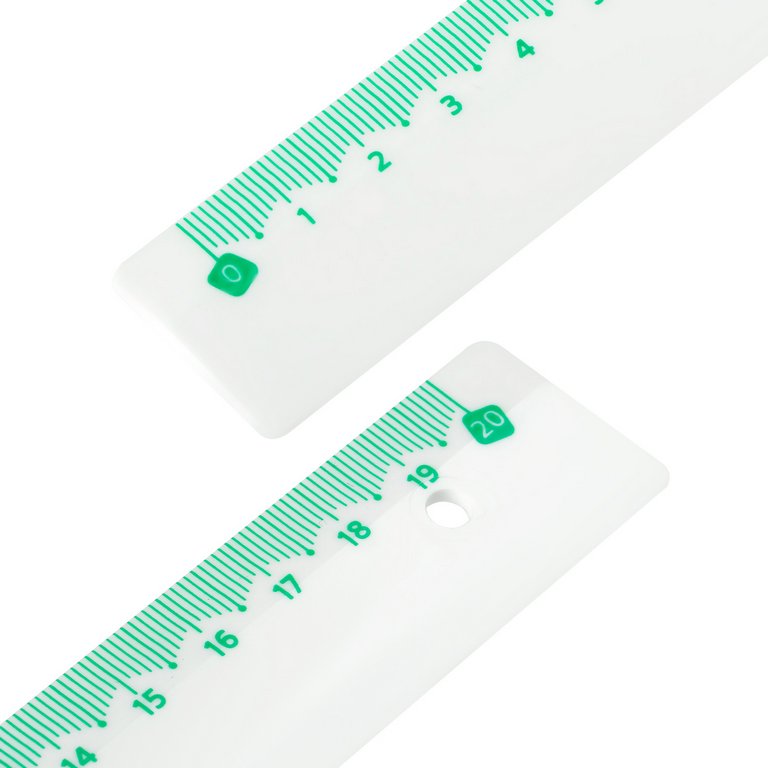 Линейка 20 см. пласт. СТАММ  белая, с цветной шкалой