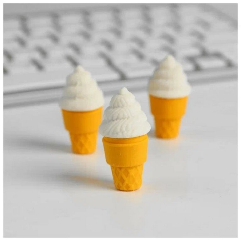 Набор подарочный  НГ "Пора валить на Юг" (скетчбук, фигурный ластик, карандаши)