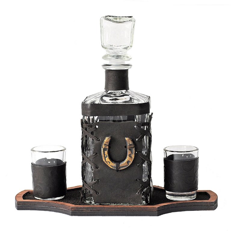 Графин в футляре из натуральной кожи "Макей" подкова