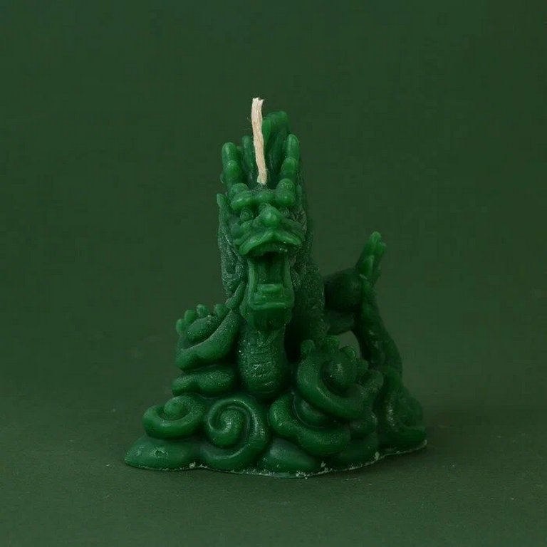 Символ 2024г Свеча "Дракон" 4,5*4,5*8 см, зеленая