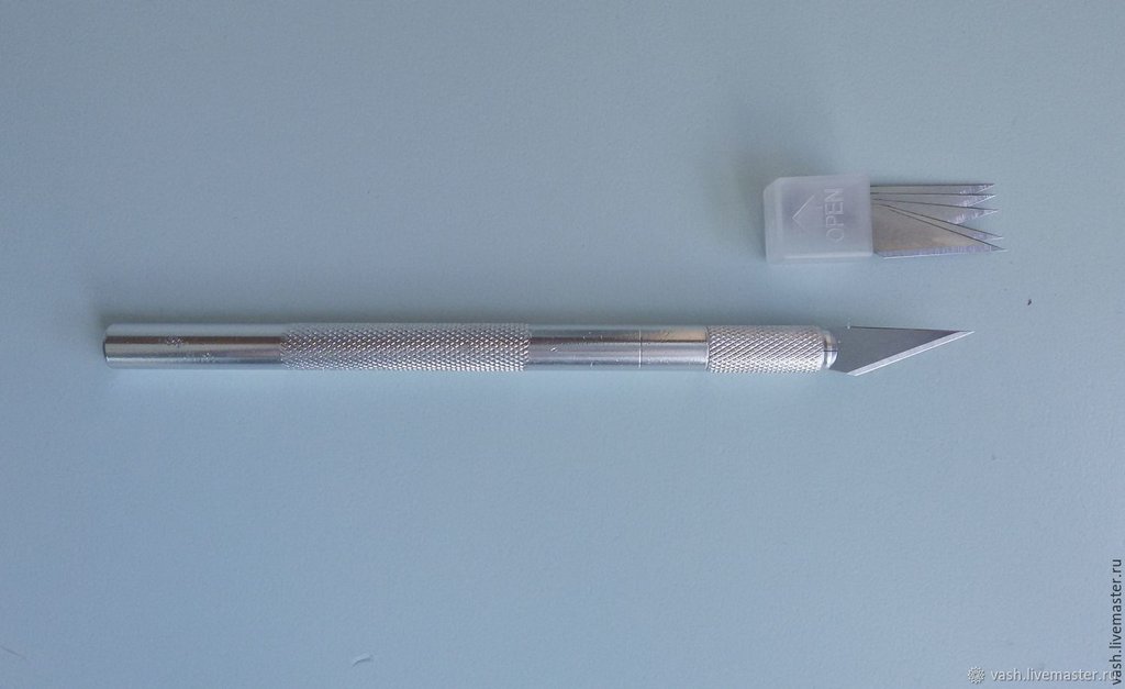 Нож канцеляр. скальпель  2 зап. лезвия, металлический deVENTE