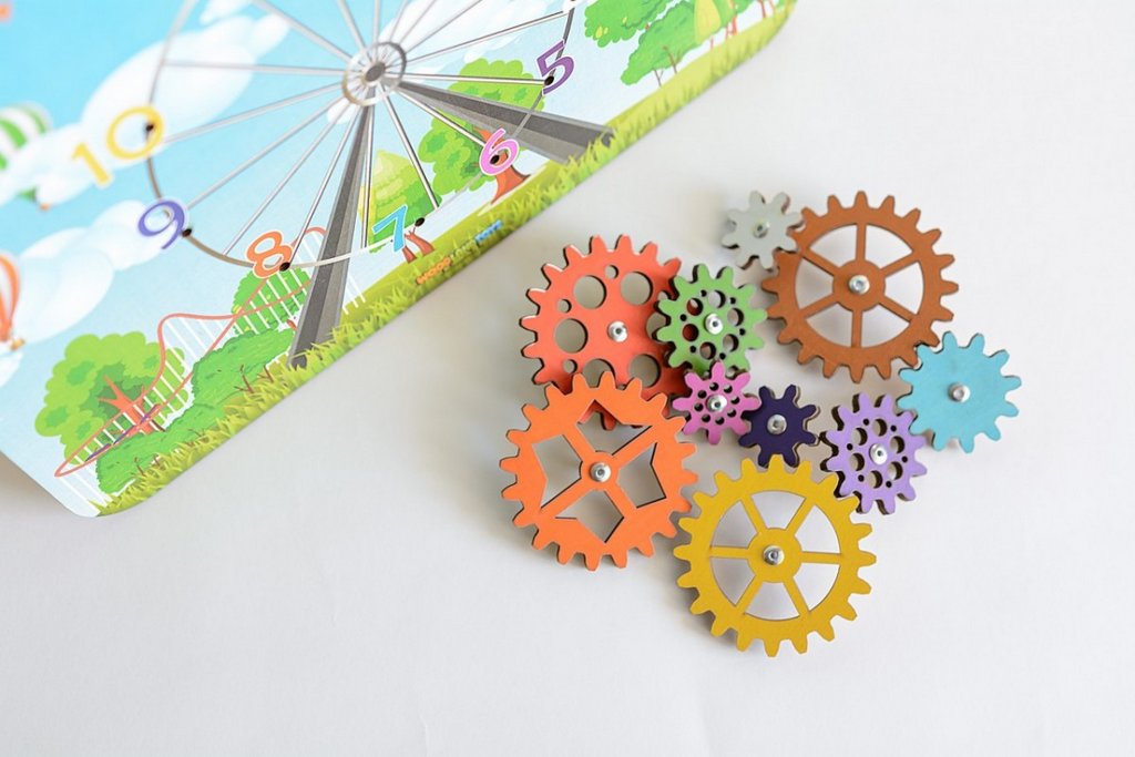 Доска обучающая Бизиборд "Колесо обозрения" (дерево) WOODLENDTOYS