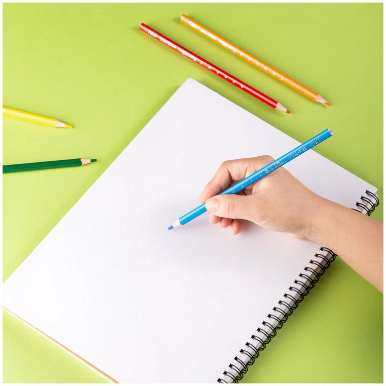 Набор карандашей  24 цв. трехгранные  пласт. корпус Deli "Enovation"