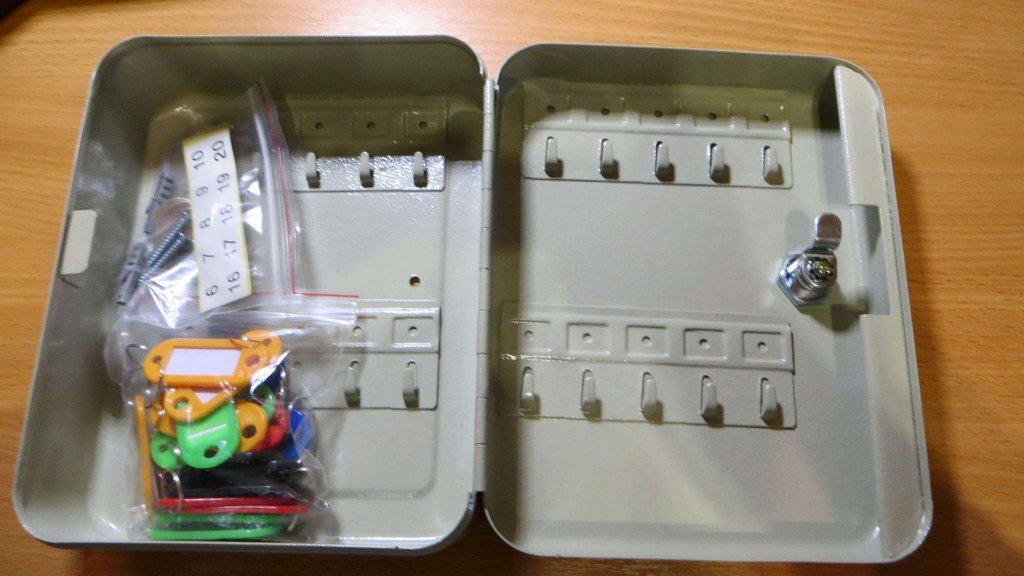 Шкаф для хранения  20 ключей, серый, с брелками, 200х160х80 мм, с замком