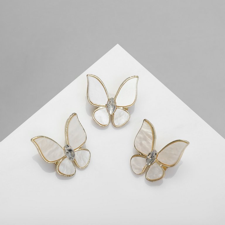 Брошь металл "Бабочка", цв. белый в золоте