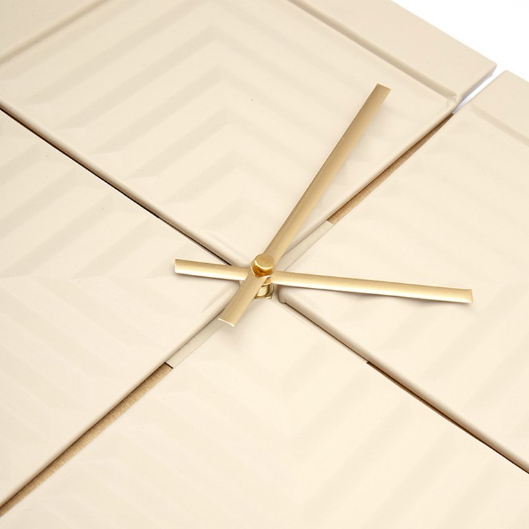 Часы настенные Макей "Вечность" нат. кожа 33,5*33,5 см, цвет молочный