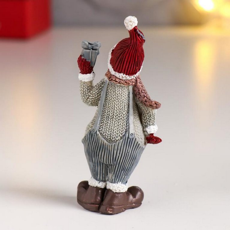 Сувенир новогодний "Снеговик в вязанном наряде и шапке-колпаке" 9,3х4,3х2,5 см, полистоун, МИКС