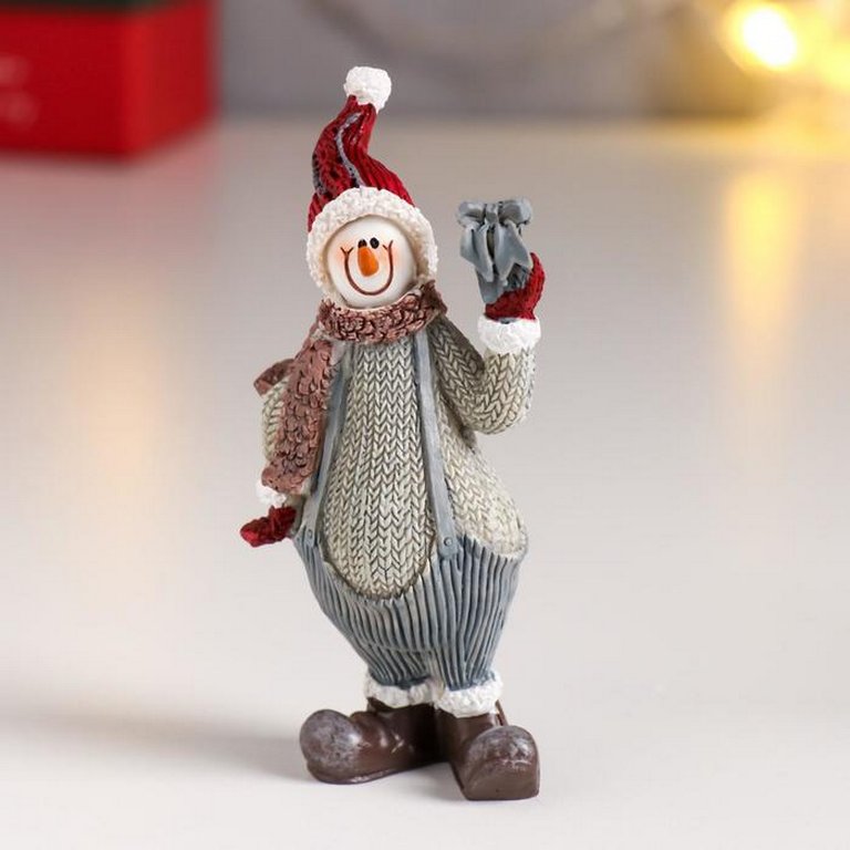 Сувенир новогодний "Снеговик в вязанном наряде и шапке-колпаке" 9,3х4,3х2,5 см, полистоун, МИКС