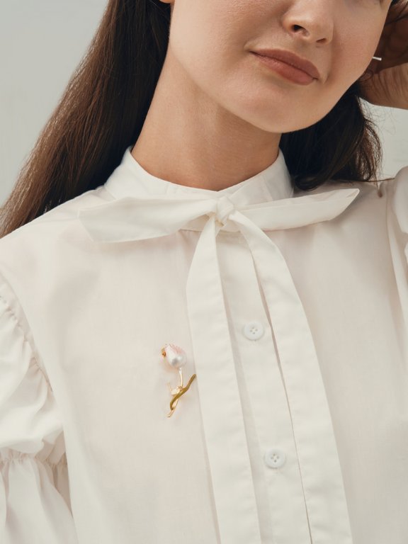 Брошь металл "Цветок" бело-розовый в золоте