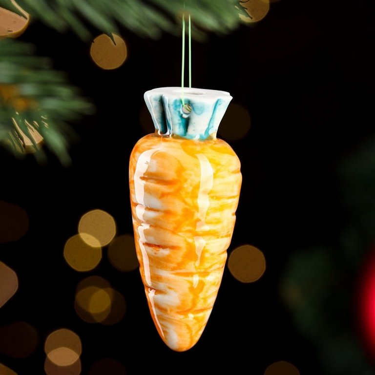Украшение елочное из фарфора "Морковка"