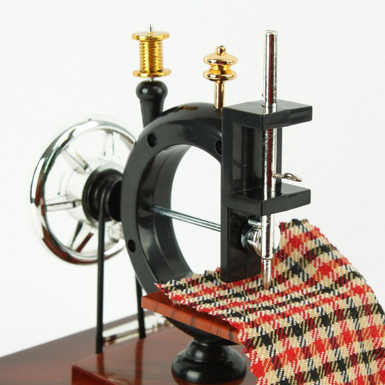 Шкатулка музыкальная "Швейная машинка" 15,5х20,5х12,5см