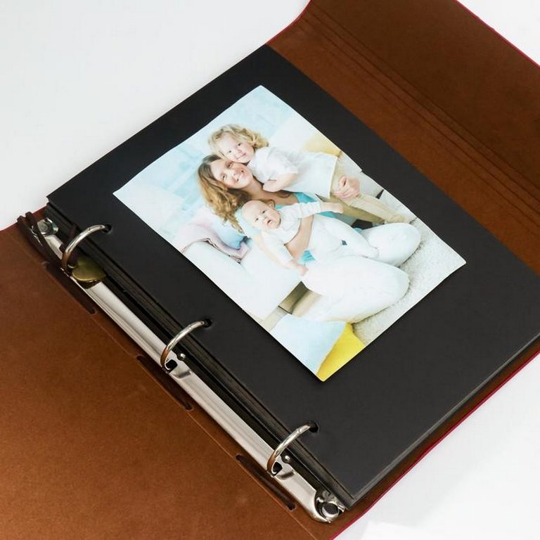 Фотоальбом для наклеивания фото 30 листов на кольцах 22*17см "Девушка в платье с бабочками" кожзам