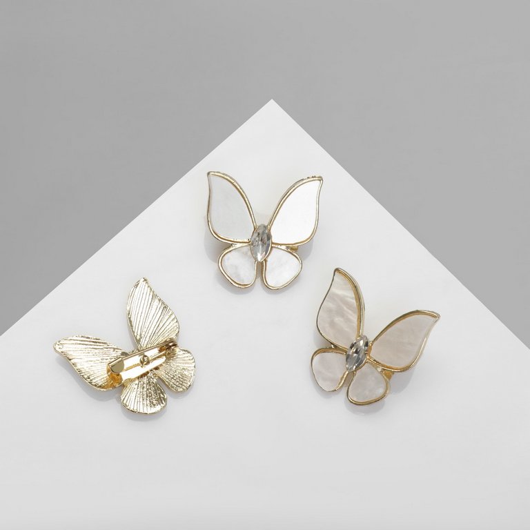 Брошь металл "Бабочка", цв. белый в золоте