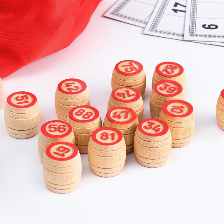 Игра настольная Лото "Русское лото. На каждый день" с деревянными бочонками