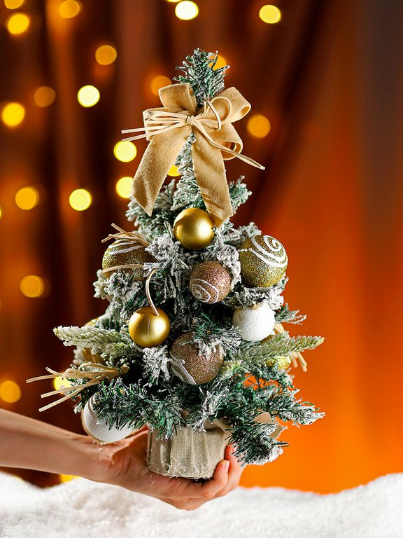 Ель декоративная   0,30 м украшенная "Зимняя красавица" (цв. гамма украшений золотая)