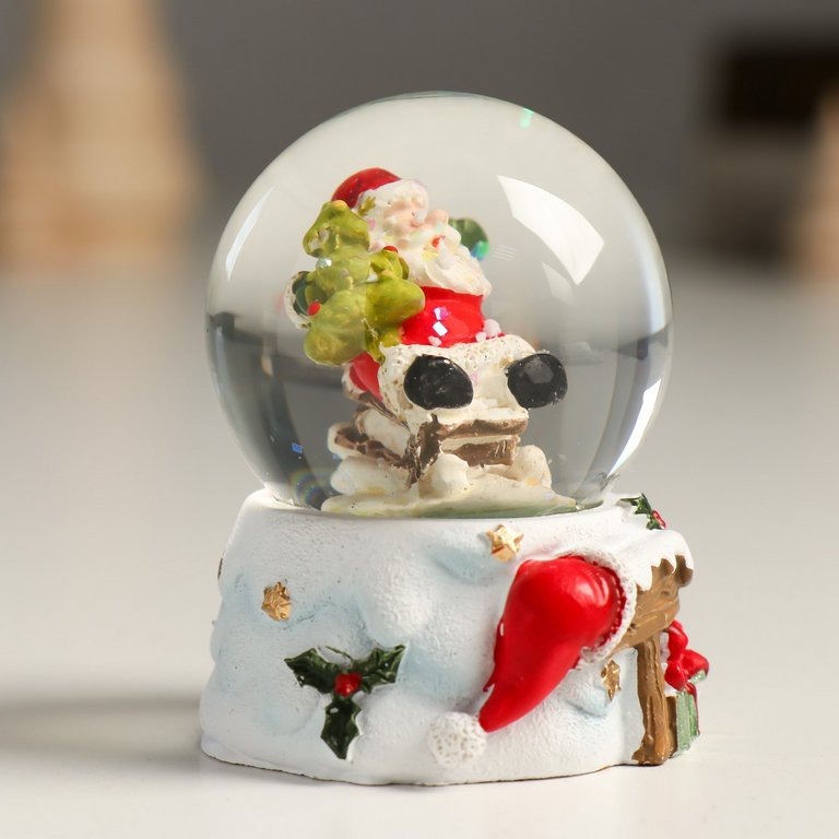 Водяной шар "Дедушка Мороз с ёлочкой с горы" 4,5х4,5х6,5 см