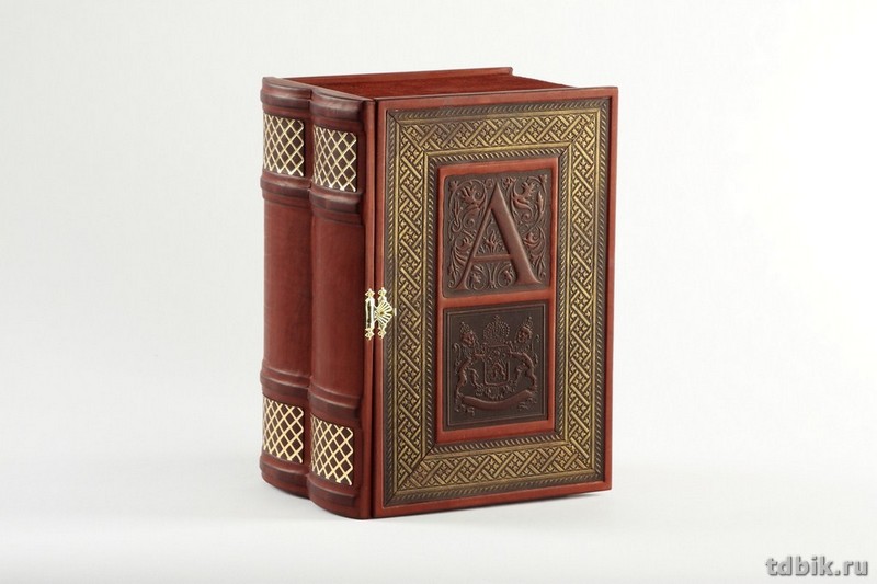 Бар-книга "Макей" 198*139*278мм, дерево/натуральная кожа (хрустальн. штоф-1шт)