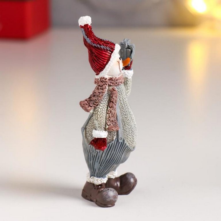 Сувенир новогодний "Снеговик в вязанном наряде и шапке-колпаке" 9,3х4,3х2,5 см, полистоун, МИКС