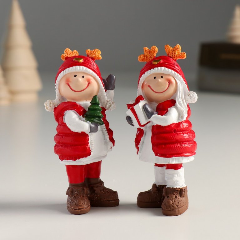 Сувенир новогодний "Малыш в красном стёганном жилете и шапке с рожками" 9,5х4х4 см (полистоун)