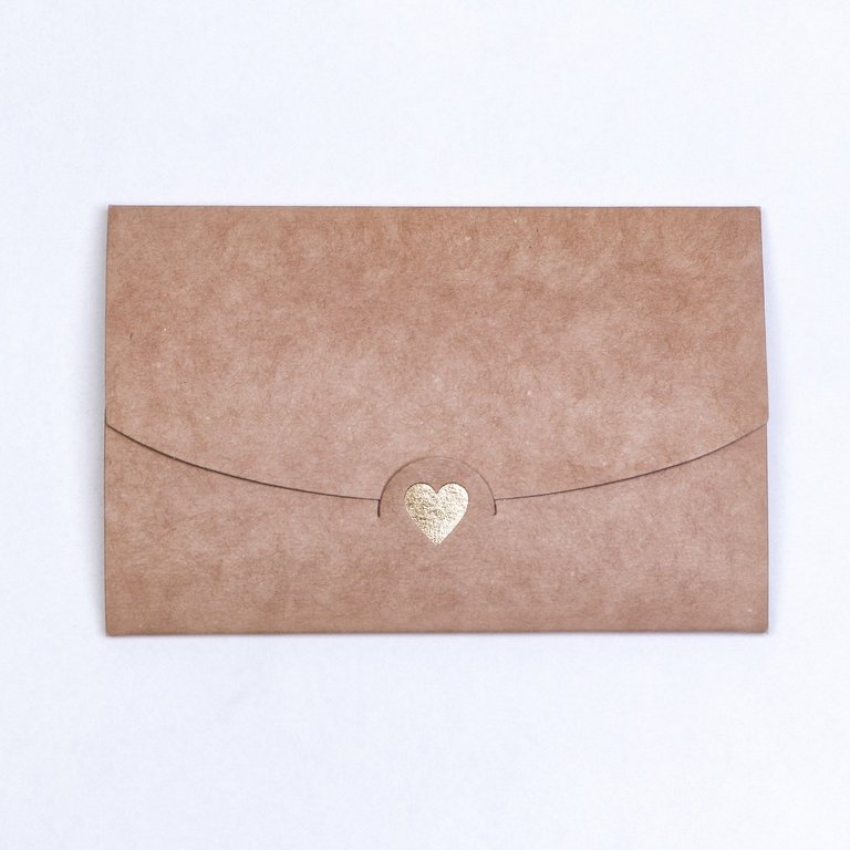 Конверт (для подарочного сертификата) без надписи, с тиснением, крафт 105*70 мм