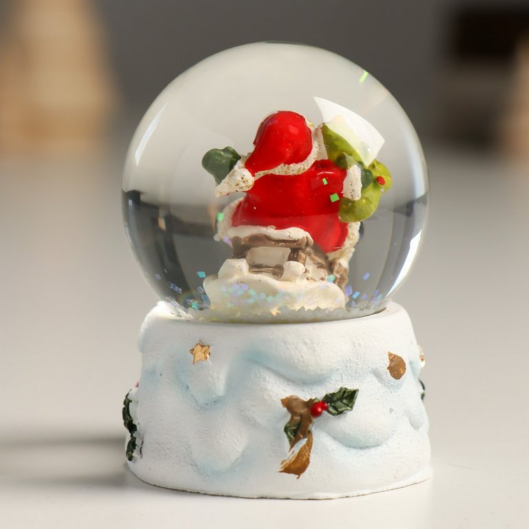 Водяной шар "Дедушка Мороз с ёлочкой с горы" 4,5х4,5х6,5 см