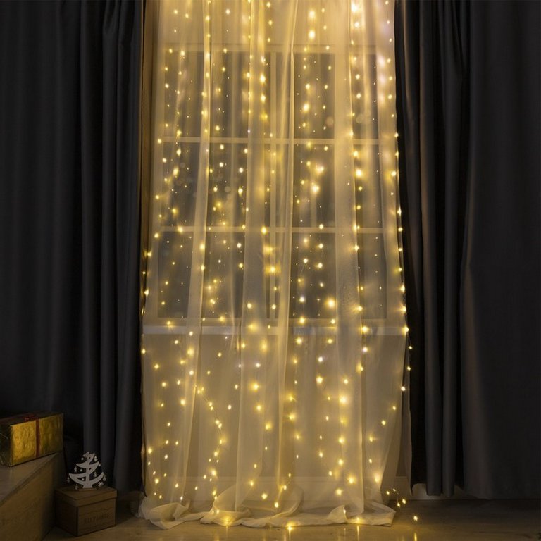 Гирлянда комнатная Занавес Роса 2,8*3м, 300 тепл.ламп, мерц., серебр.нить (от -10 до +35 °С) от USB