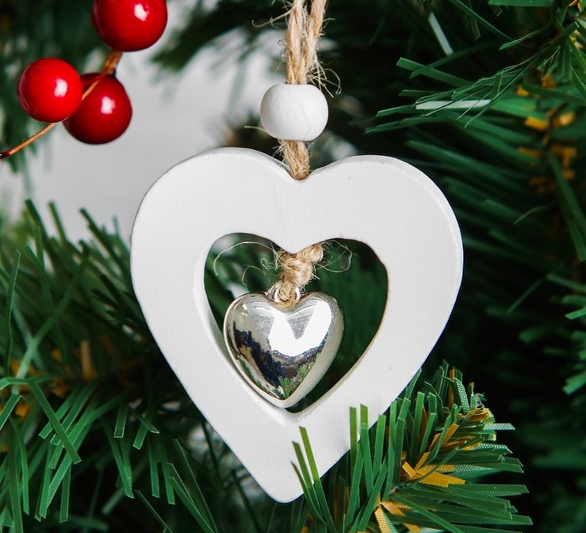 Украшение елочное из дерева "Фигурки" с бубенчиком 5,5х6 см, в ассортименте