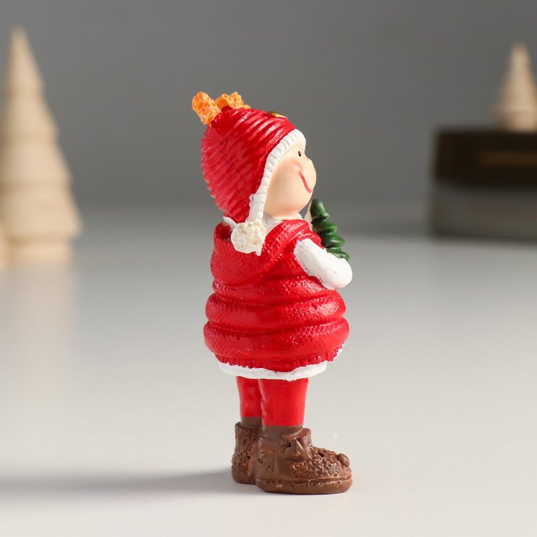 Сувенир новогодний "Малыш в красном стёганном жилете и шапке с рожками" 9,5х4х4 см (полистоун)