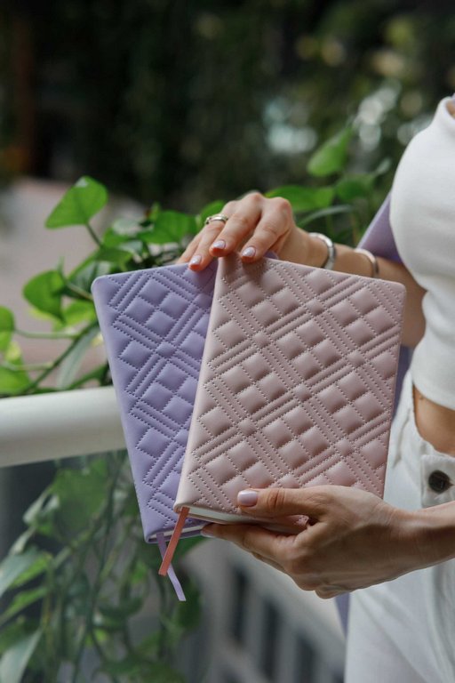 Ежедневник без дат А5 Escalada "ЛАЙКА РОЗОВЫЙ" кожзам, переплет тверд. с поролоном