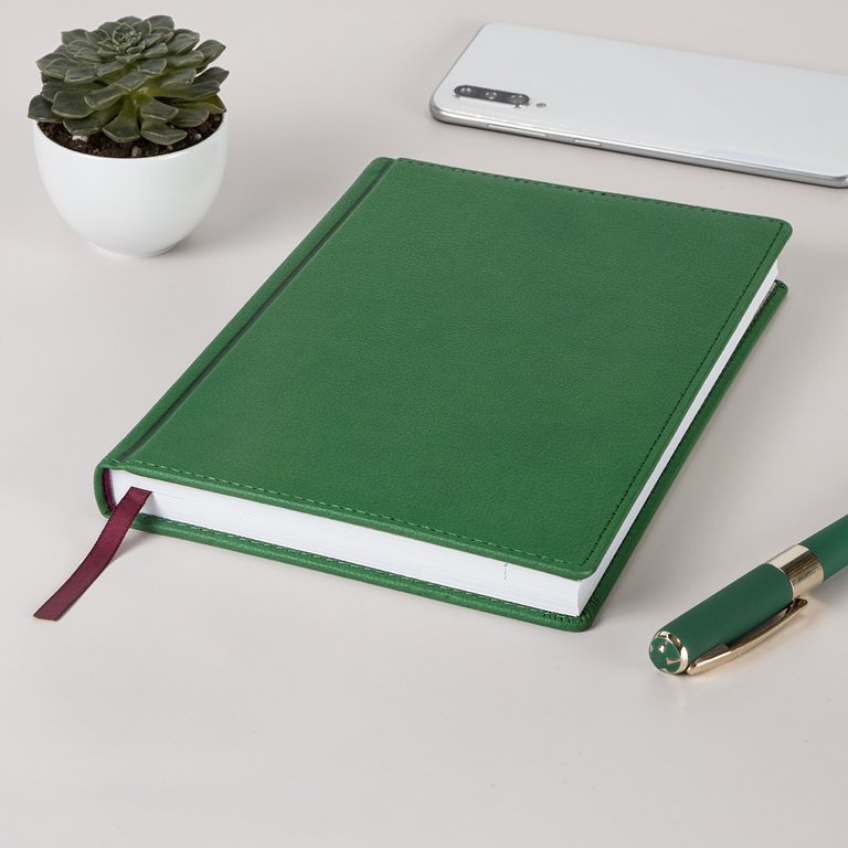 Ежедневник дат. 2026 г. А5+ Альт "Leader", зеленый, перфорированный уголок