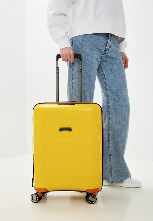 Чемодан 4-х колесный FABRETTI 100% полипропилен, 56*39*20 см, желтый