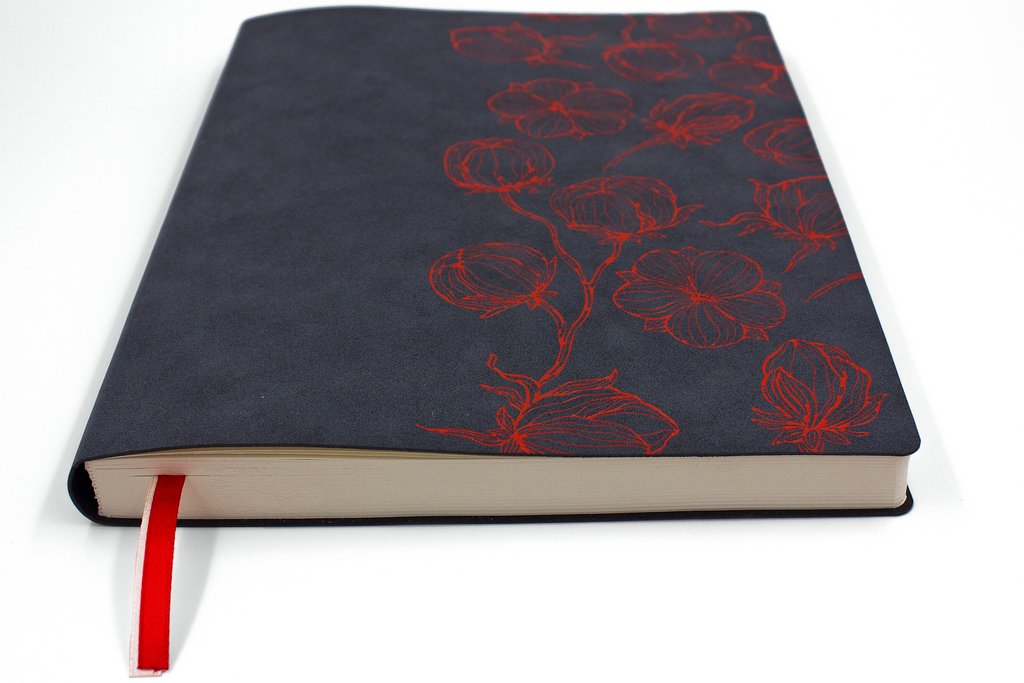 Бизнес-блокнот А4 128л., 205*270 мм, кожзам Полином "COTTON" клетка+точка, цв. серо/красный