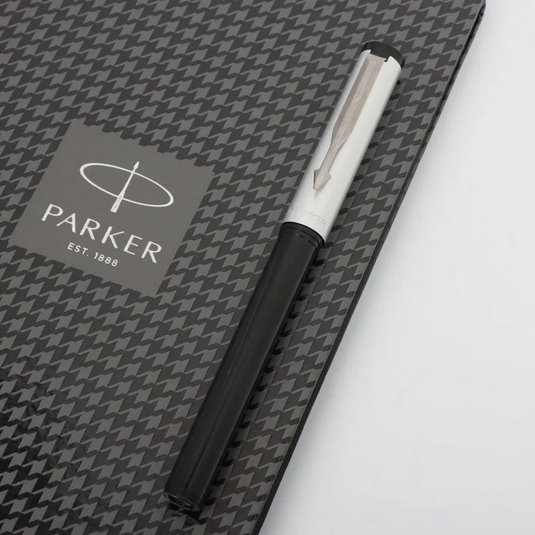 Ручка шариковая Parker "Beta Premium Silver" синяя, 0,8мм в подарочной упаковке