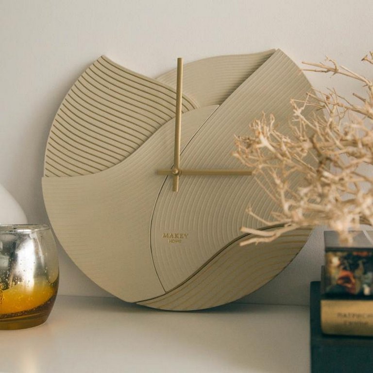 Часы настенные Макей "Deco" нат. кожа 30*29 см, цвет молочный