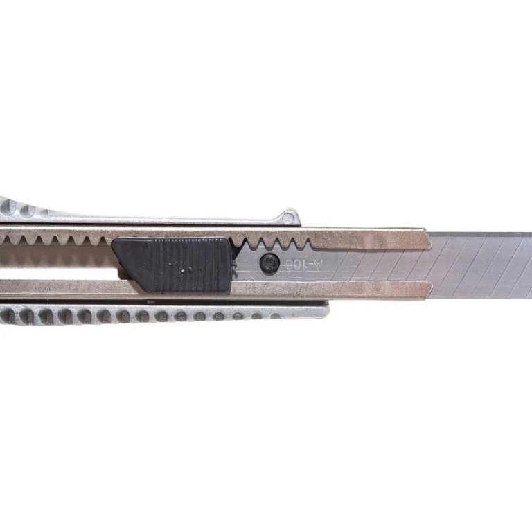 Нож канцеляр. шир. 1,8 см, металлический корпус Вихрь