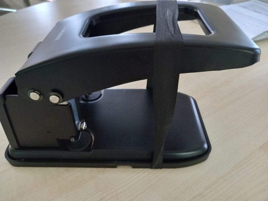 Дырокол мощный до 100л метал. deVENTE с линейкой черный