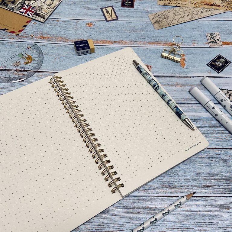 Тетрадь 60 лист в точку А5 на гребне "FAUNA.КИТЫ" Bruno Visconti