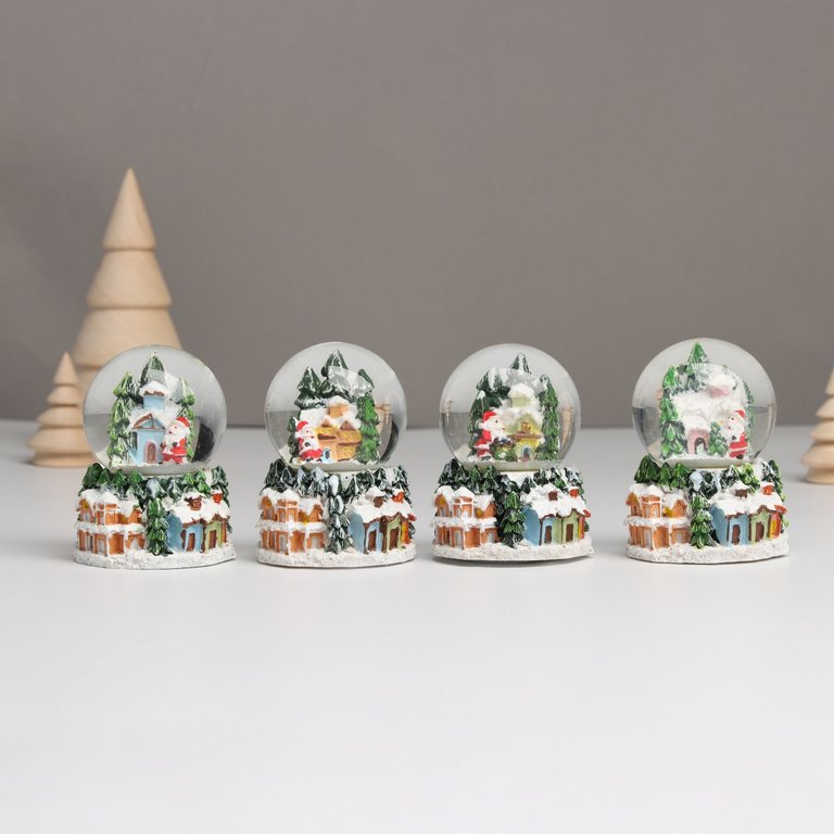Водяной шар "Дед Мороз и заснеженный домик" 5х5х7,2 см (ассорти)
