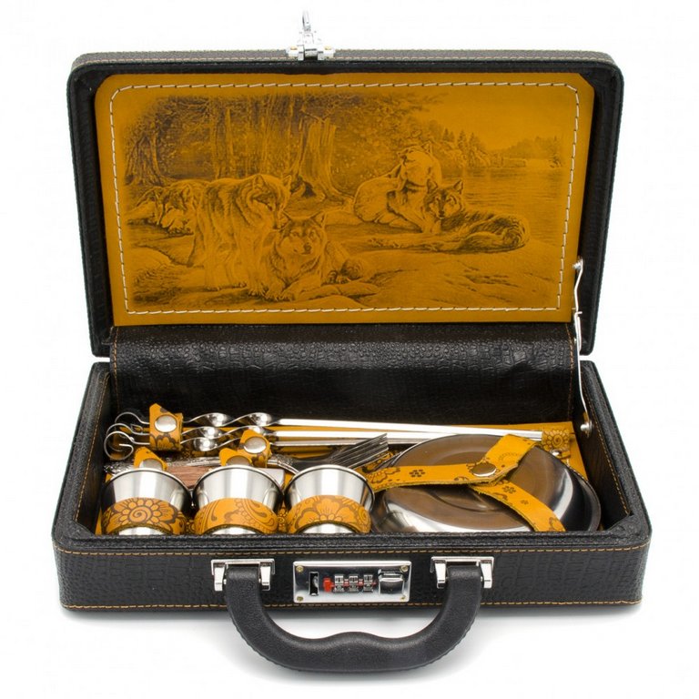 Набор для пикника "Ужин охотника" кейс с внутр. отделкой из нат. кожи, приборы на 4 персоны