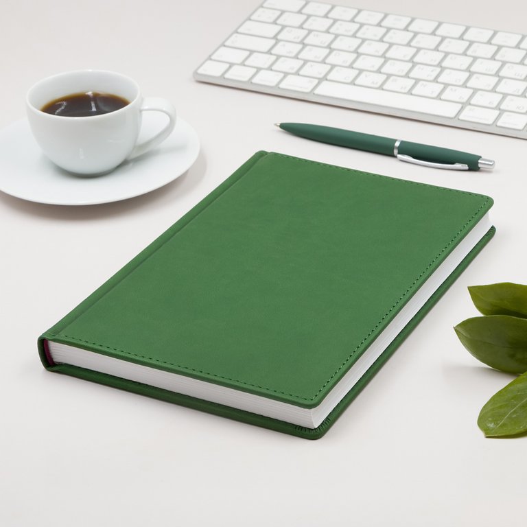 Ежедневник дат. 2026 г. А5+ Альт "Velvet", зеленый