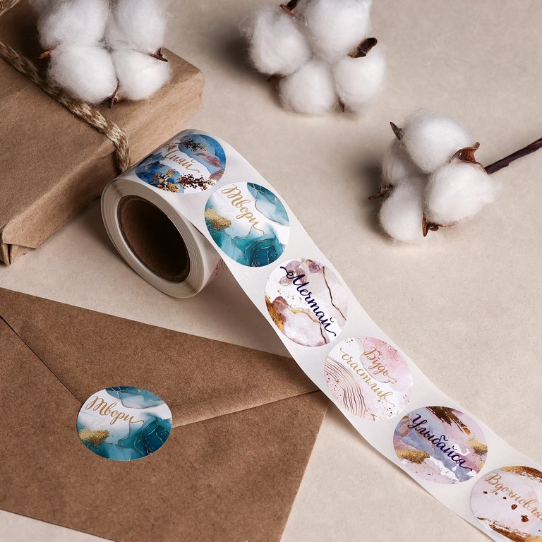 Наклейки для подарков "Мечтай, твори, сияй" 4,4х4,4см в рулоне 252шт