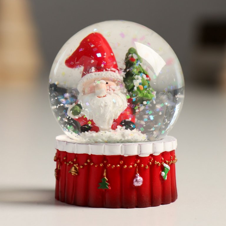 Водяной шар "Дедушка Мороз с ёлочкой" 6,5х4,5х4,5 см