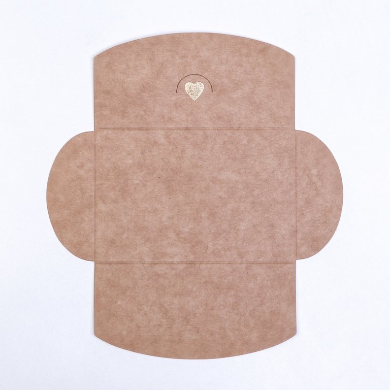 Конверт (для подарочного сертификата) без надписи, с тиснением, крафт 105*70 мм