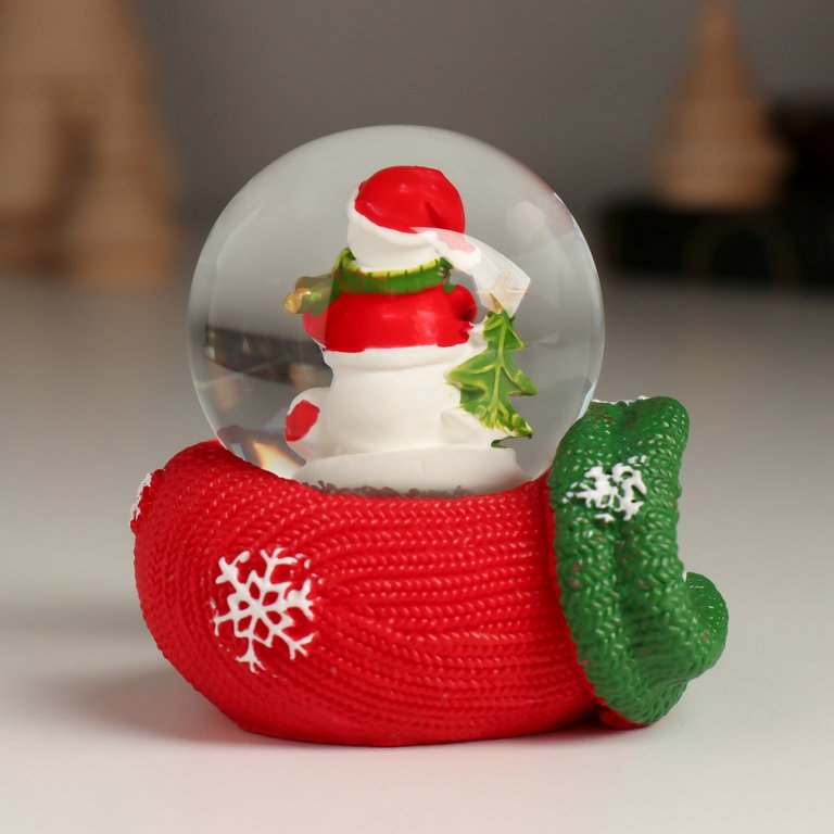 Водяной шар "Дед Мороз/Снеговик на варежке" 5,7х6,5х6,5 см (ассорти)