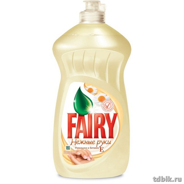 Жидкость д/мытья посуды Fairy Нежные руки 900 мл., ромашка и витамин Е