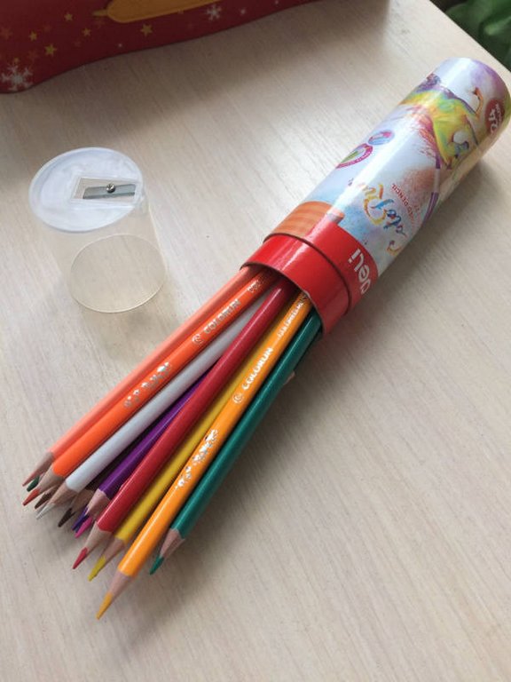Набор карандашей  24 цв. трехгранные Deli ColoRun в пластик. тубусе+точилка